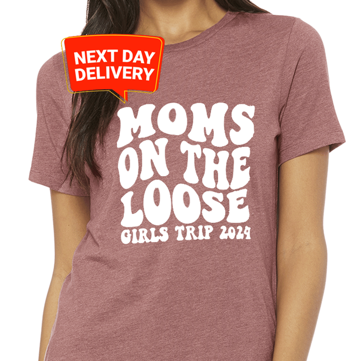 a woman wearing a t - shirt that says moms on the loose